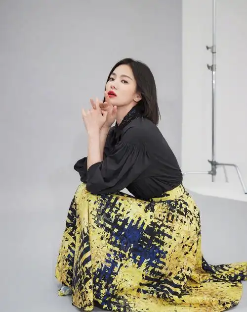 剪短头发剪断牵挂41岁宋慧乔晒出出游美照短发造型像换了个人