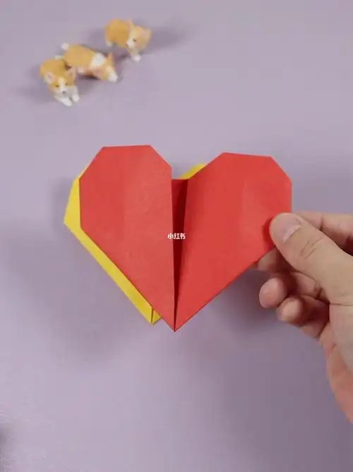 简单几步用纸折出爱心