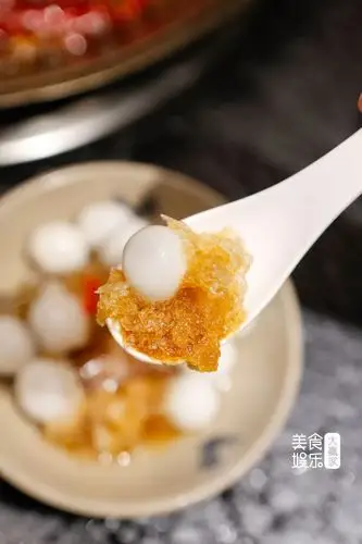 冰沙汤圆 5元/份这是一款让我们很惊艳的汤圆糯糯的汤圆带着冰冰的