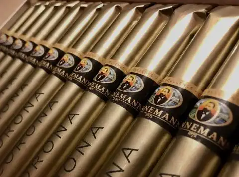 创店于2004年  专注行业推动雪茄故事会非古雪茄介绍:丹纳曼告朗拿