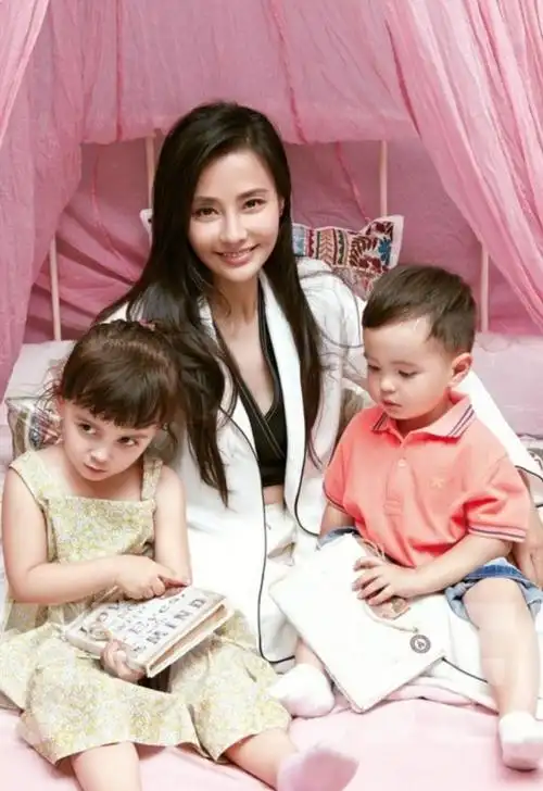 马雅舒一双儿女近照曝光,女儿漂亮儿子帅气,一家都是高颜值!