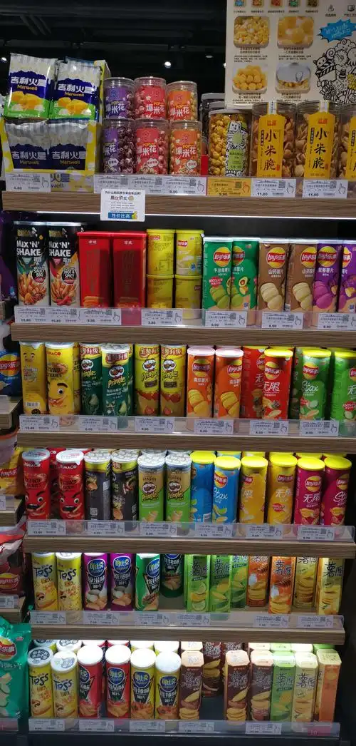 爆米花纵向陈列,把袋装爆米花陈列下层