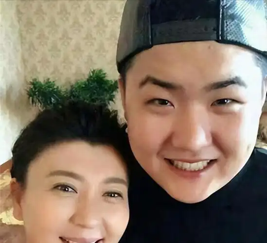 国家一级演员闫学晶:不顾家人反对嫁大10岁富商,今婚姻状况如何