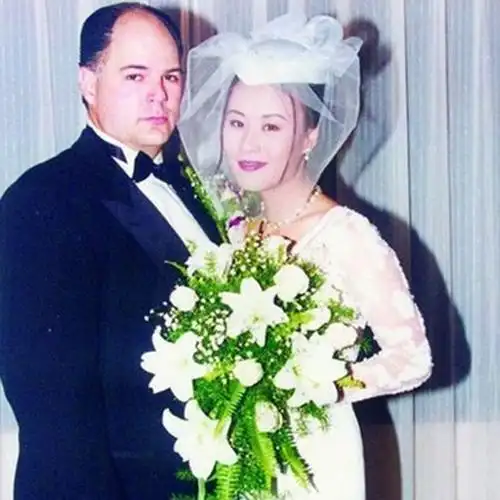 1966年2月邬君梅出生于上海的一个电影世家,母亲是著名演员朱曼芳.