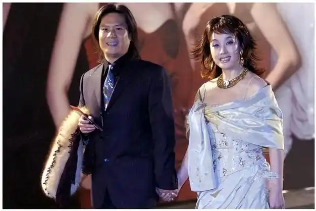 离开王立之后,刘晓庆的事业一直顺风顺水 并且认识了她第二任丈夫