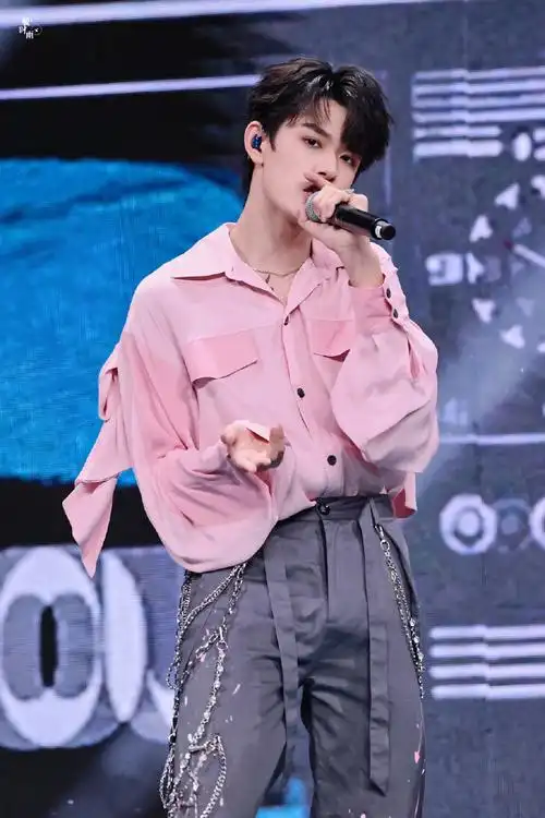 张极[超话]##张极 时尚焦点icon##张极说更享受