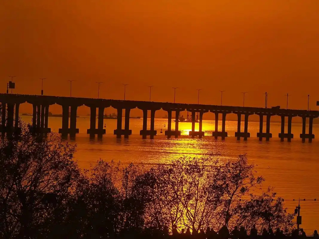 落日余晖.不懂摄影却喜欢拍照,学历不高却喜欢文字,智商不高却 - 抖音