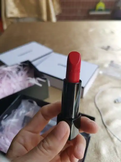 【专柜正品】香奈儿(chanel)口红 炫亮魅力女士唇膏 99号#正红色晒单