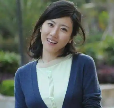 巴图老婆劈叉秀火辣身材,曾遭宋丹丹反对,如今她仍不认公公英达_王博