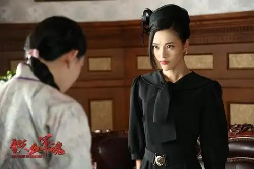 《铁血军魂》重庆卫视热播 郑清文饰"蛇蝎女"