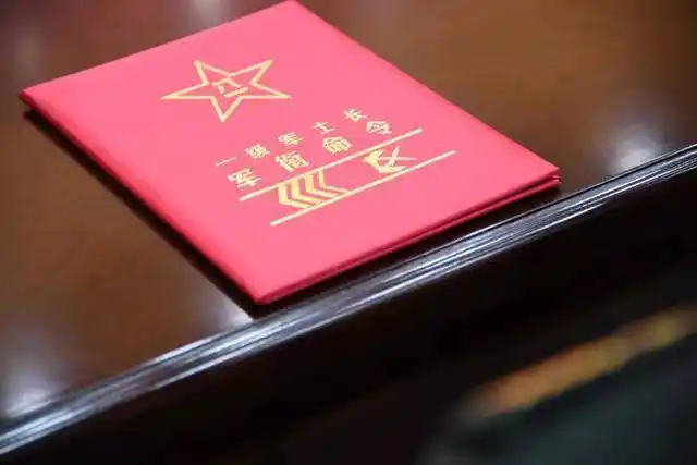 刚刚,73集团军40多名新晋高级士官,震撼来袭!