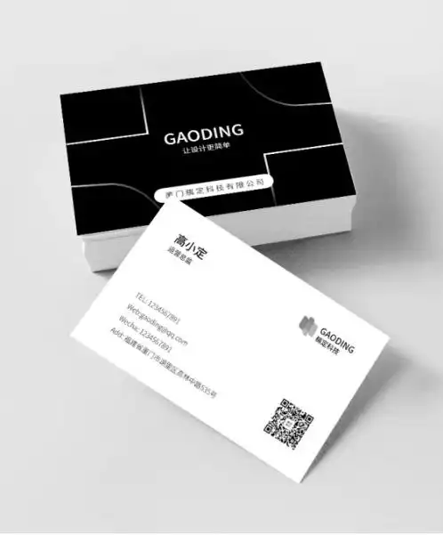 3,商务名片图片以黑色和金色为背景,更能突出其高端大气上档次的魅力.
