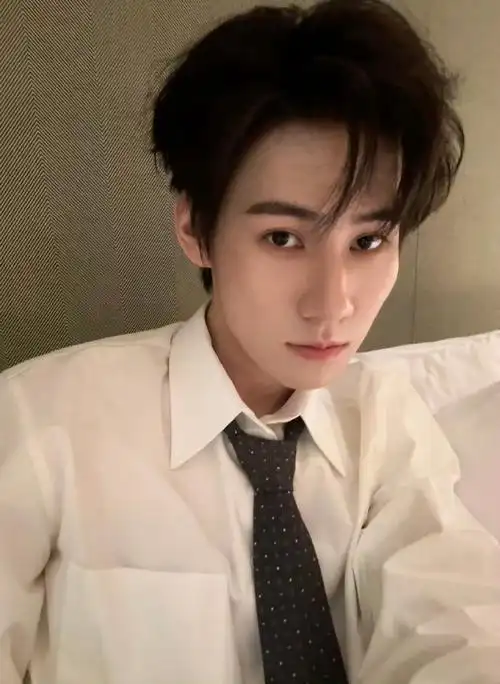 老公请多发帅帅的自拍060898我爱看    #和张真源一起 破茧成