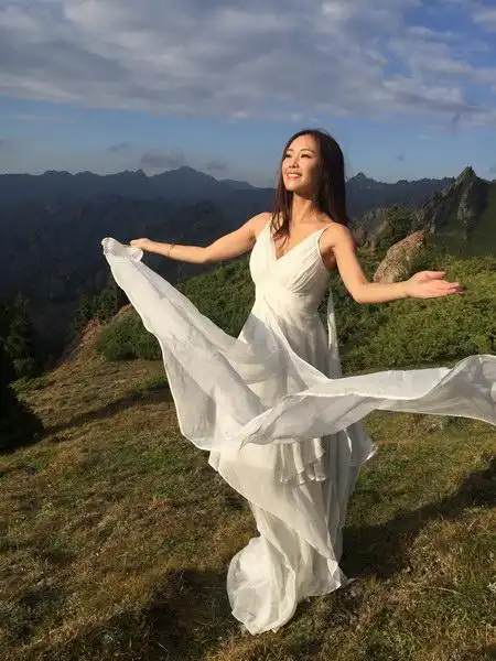 云朵拍《爱之永恒》mv 被授予新疆慈善大使称号 云朵拍《爱之永恒》mv