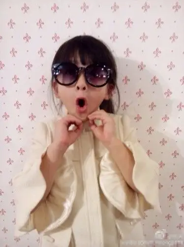 田亮晒森碟可爱照 o型嘴搞怪被封"表情帝"