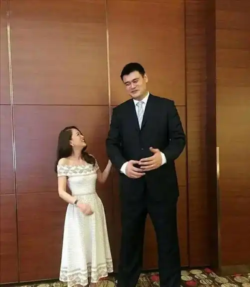 姚明女儿又胖了!14岁身高190体重近190斤,网友:这谁敢娶?