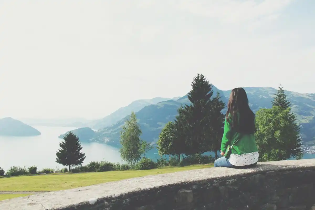 秋雨,落叶,音乐,渲染了一个人平淡的内心世界,站在思念的渡口,我孤单