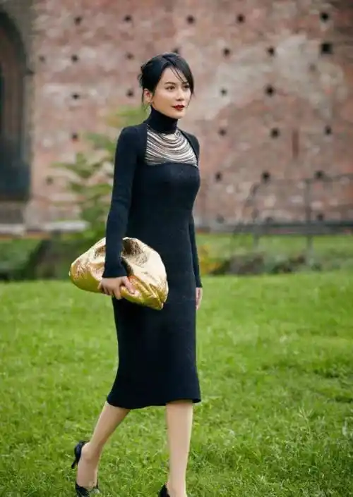 俞飞鸿现身米兰时装周 俞飞鸿最新街拍穿搭2023