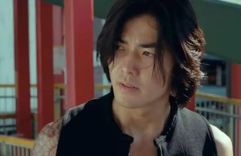 天王也缺钱,郑伊健开演唱会,"古惑仔"无人到场,兄弟情成笑话