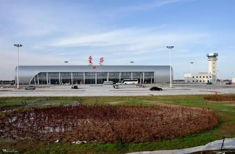 图:敦煌机场t3航站楼   摄影:顾超图:嘉峪关机场           机场供图