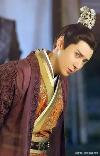 关注小编,一起支持韩栋 解锁韩栋最新动态 都说任嘉伦古装好看,那是你