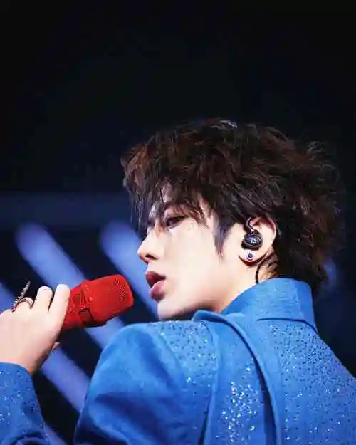 蔡徐坤巡演曼谷站燃动开唱 用泰语互动浪漫满分_歌迷_舞台_演唱会