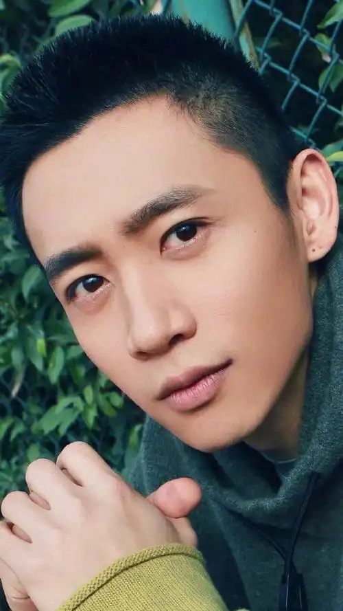 魏晨俊朗帅气写真手机壁纸