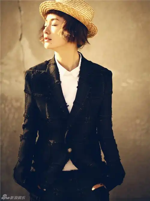 组图李晟秋季写真曝光俏皮短发甜美灵动