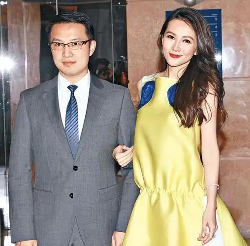 导致入不敷出被老父亲削弱权利,之后家族企业就交到了诸葛梓岐老公