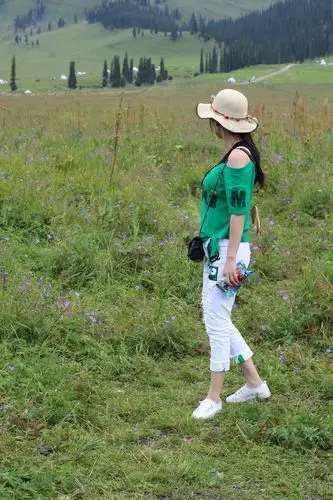 《新疆行》旅游途中的美女