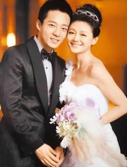 大s离婚后首露面被嘲身材发福老了10岁连衣服都是汪小菲买的