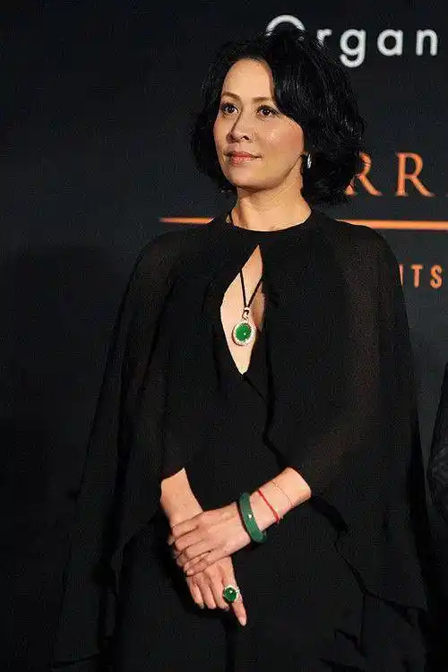 刘嘉玲戴的翡翠手镯让她更加高贵