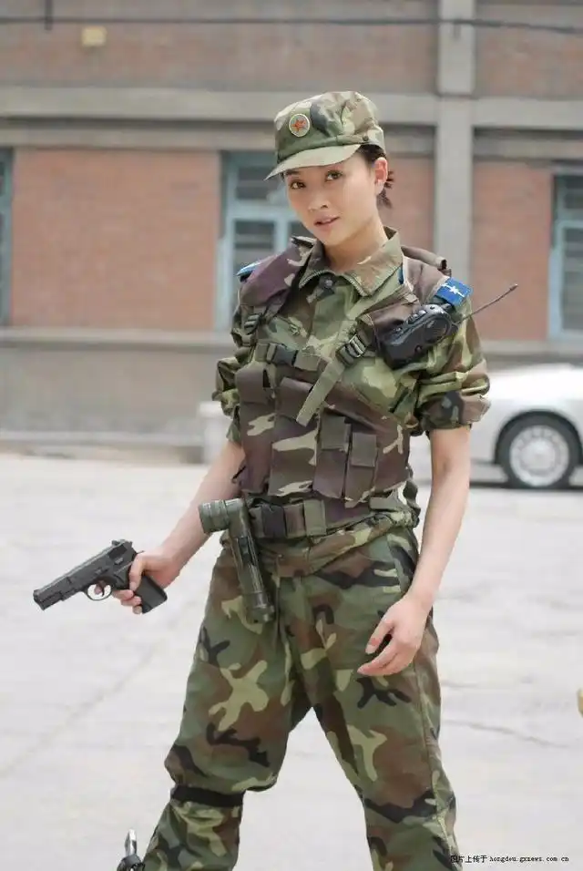 刘涛15岁时进入南京军区集团军文工团,成为一名出色的文艺兵.