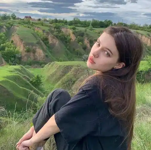 欧美女生头像 | 快乐是永不过时的时尚_归之_都如_星芒