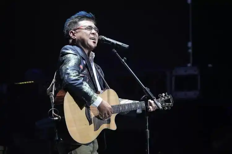 姜育恒的歌曲(姜育恒的歌曲别让我一个人醉)