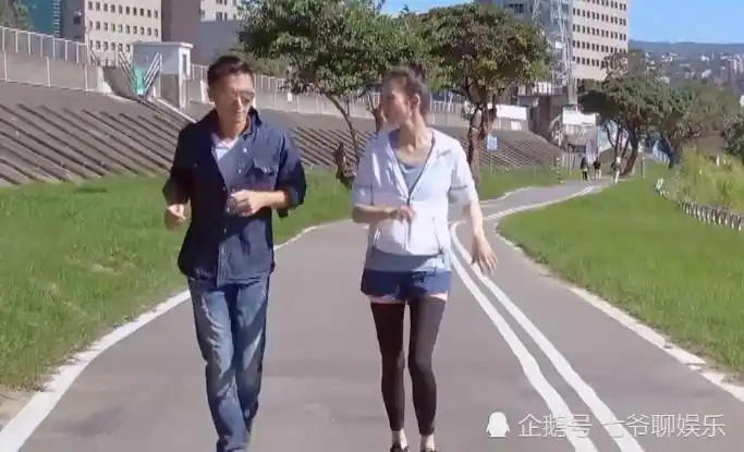 谢霆锋张钧甯现身台湾足疗店,谢霆锋怕痒喊"阿菲"