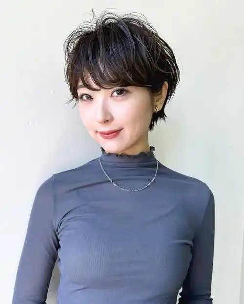 40到60岁的女性,短发这样整,很美很减龄_发型_魅力_层次