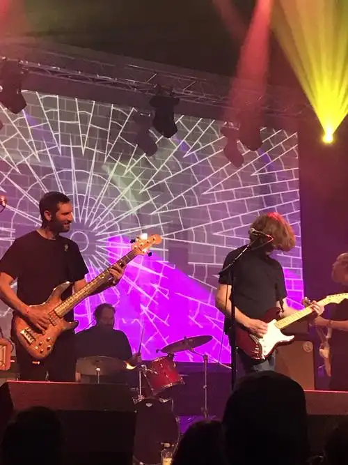 前卫摇滚乐队 pink floyd