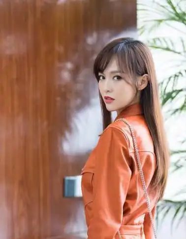 想扎丸子头,那就来跟唐嫣学学吧,保证迷倒不少人|发型|裙子|空气刘海