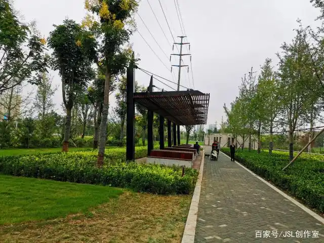 咸阳市咸平路周边的人有福了,路边绿化带式公园就要竣工了