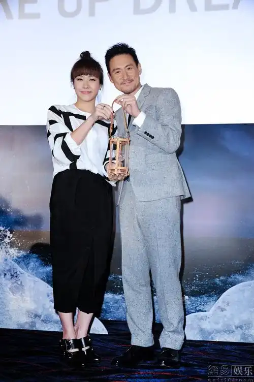 张学友时间有泪mv首播与林嘉欣再合作