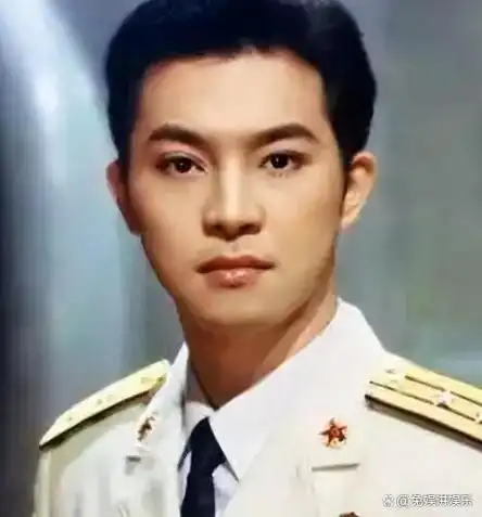 忍了18岁黄渤,18岁张卫健,看到18岁的雷佳音,我真忍不了了