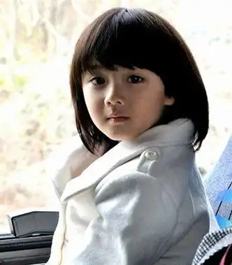 小女孩短发发型style1,萝莉风,厚重垂顺的短发,无论是刘海还是后面