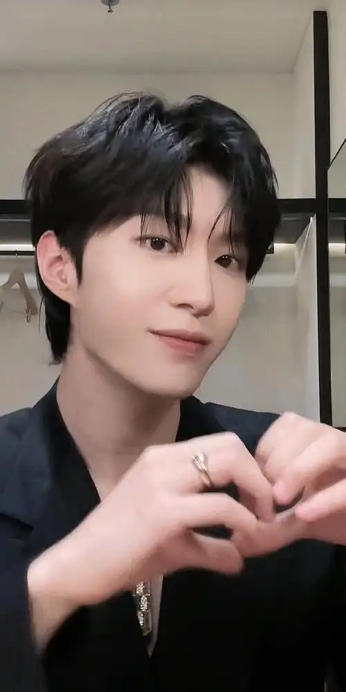 范丞丞你你你!你太蛊了我的老天耶啊!怎么这么甜,这么可爱,这么帅!