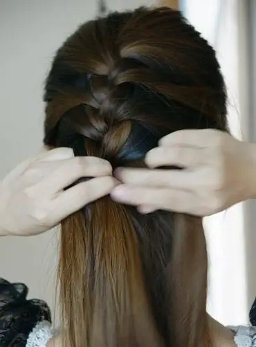 好看的五股麻花辫怎么编 五股麻花辫扎法技巧图解(2)