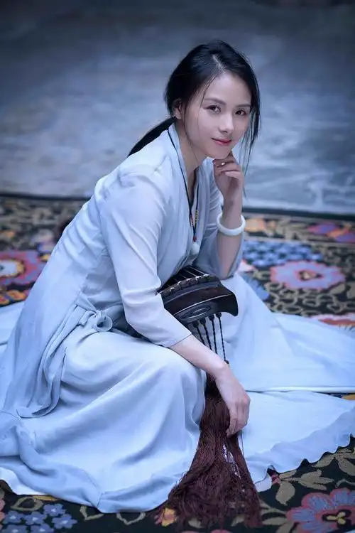 曹艳写真大片曝光一颦一笑宛若画中仙女