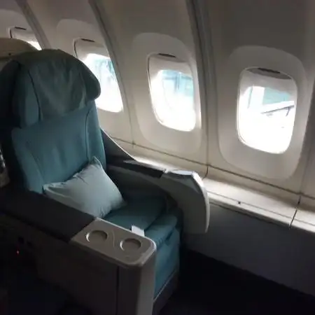 飞机上最安全的座位是靠窗!航空专家分享6样搭机建议