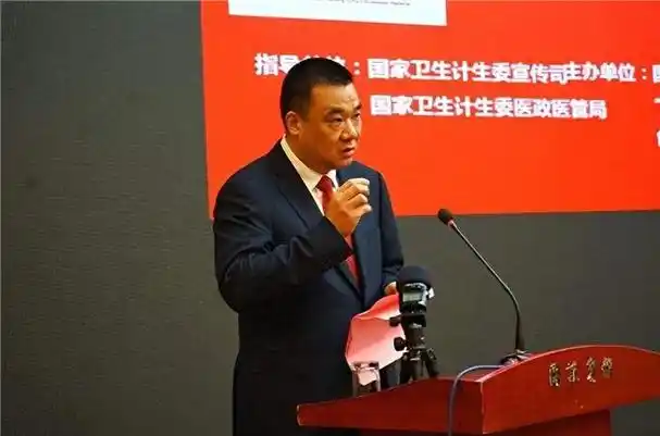 小马嘉腾,年纪虽轻,但也不例外地享受着家庭的宠爱.