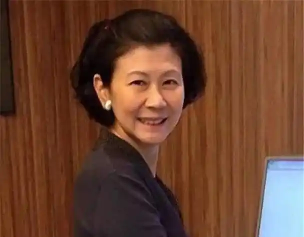 周凯旋你只知她是李嘉诚的红颜知己却不知她也是永远的周小姐