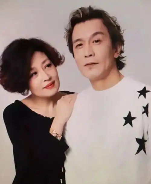 回顾哈文23岁嫁李咏恩爱多年生一女丈夫离世留下遗产无法接管